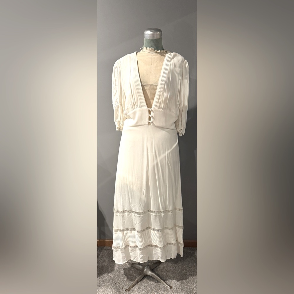 Reformation White deep v-neck dress with lace details women’s 12